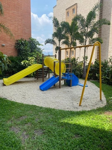Apartamento En Alquiler - Urb. Lomas De Las Mercedes