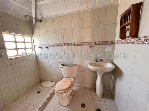 Casa Tipo Townhouse En Venta En Santa Rosalía Cagua Hermoso Jardín Excelente Zona Agua Seguridad Nela 25-21613