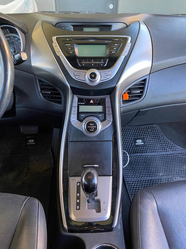 Hyundai Elantra 1.8 Gls 6at Seguridad Premium 2013