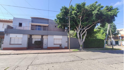 Casa En Amplia Esquina En Venta Con 3 Propiedades Distintas