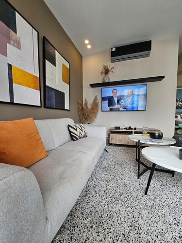 Venta De Apartamento Amueblado En Piantini - Excelente Ubicación Y Vista