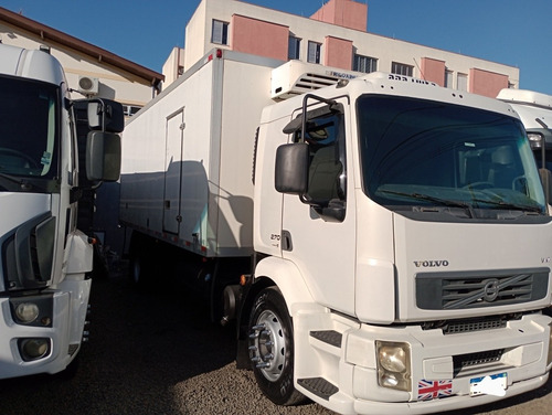 Imagem 10 de 23 de Volvo Vm 270 Toco Com Baú Refrigerado
