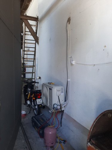 Imagen 7 de 10 de Tecnico Aire Acondicionado Instalacion Reparacion Traslados