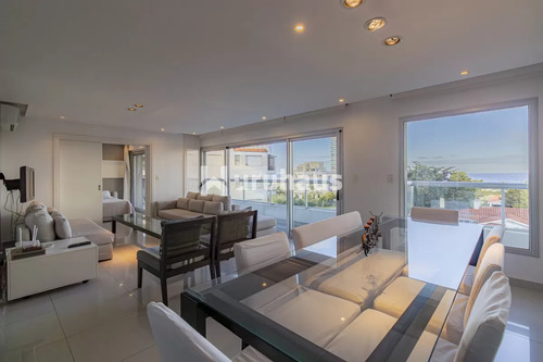 Alquiler Apartamento Tres Dormitorios Playa Brava Edificio Brava Biarritz