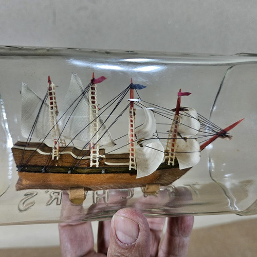 Lembrancinha Garrafa Vidro Com Navio Madeira Dentro Antigo (Usado)