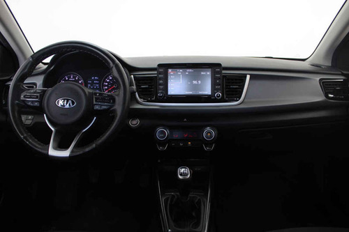 Imagen 12 de 15 de Kia Kia Rio Sedan 2018 4 Cilindros