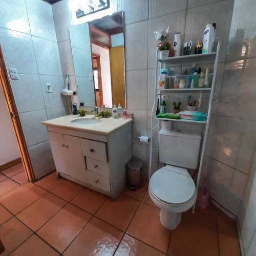 Casa Con Seis Piezas Y Estilo En Comuna De La Granja