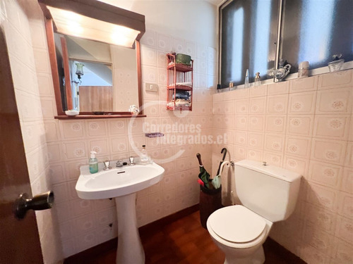 Casa En Venta De 4 Dorm. En Las Condes