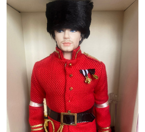 Barbie Ken Nicolai Silkstone (Usado)