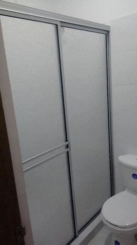 Imagen 4 de 5 de Reparacion De Puertas De Baño Y Ventanas