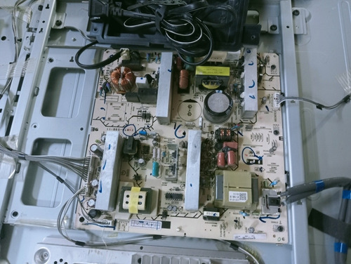 Imagen 7 de 8 de Tv Sony 40 Kdl 40 V5 100 (main Dañada)