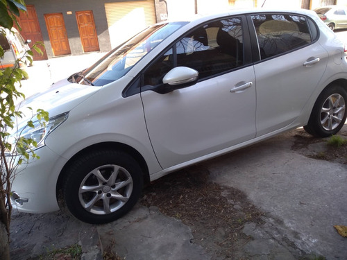 Peugeot 208 1.5 Allure Touchscreen