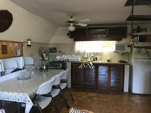 Casa En Lindo Barrio - Ref: 3402