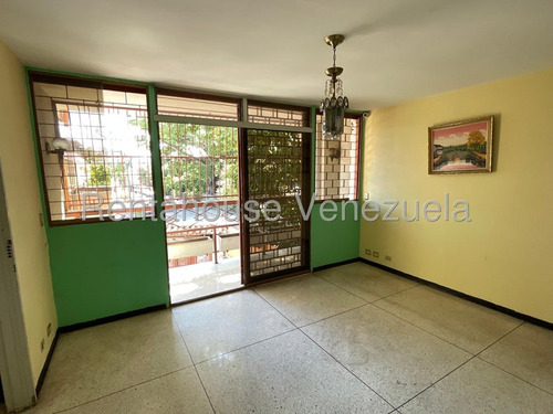Casa En Alquiler Campo Claro Ag Mls #25-11288 Estupenda Quinta Ubicada En Campo Claro. Excelente Ubicación, Cuenta Con 3 Plantas, 1 Sótano, Cerco Eléctrico Y Circuito De Cámaras De Seguridad.