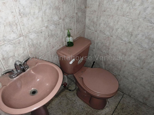 Terreno En Venta Ubicada En El Centro De Cagua, Fvina 24-7603