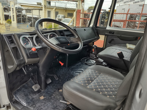 Ford Cargo 1317e 2010 Com Carroceria De 7 Mtrs