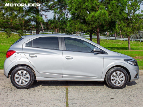 Imagen 6 de 25 de Chevrolet Onix Lt 1.0 Extra Full | Permuta / Financia