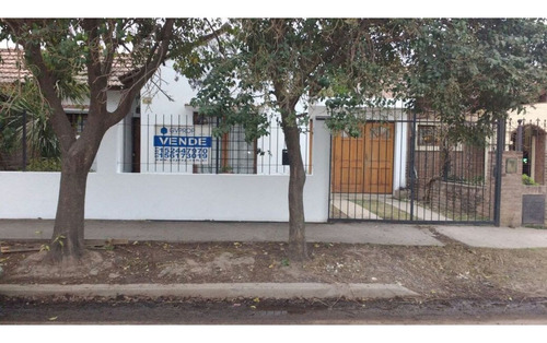 Imagen 1 de 30 de Casa 2 Dor. - Patio - Cochera - Gran Terreno - Bº Jardines Del Boulevard - Córdoba