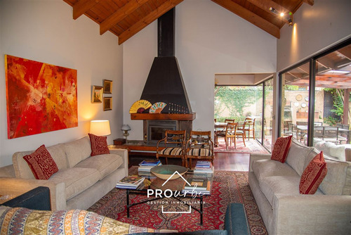 Casa En Venta De 6 Dorm. En Lo Barnechea