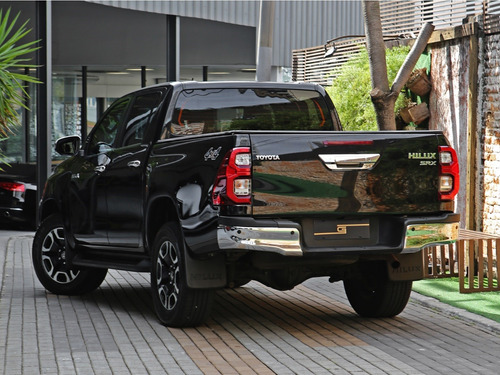 Toyota Hilux 2.8 D-4D TURBO DIESEL CD SRX 4X4 AUTOMÁTICO