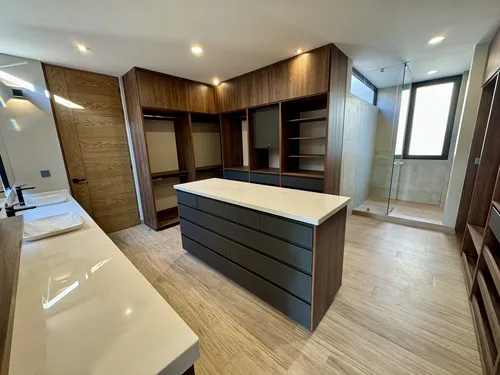 Residencia De Lujo Con Alberca, Área Verde Posterior- Altozano