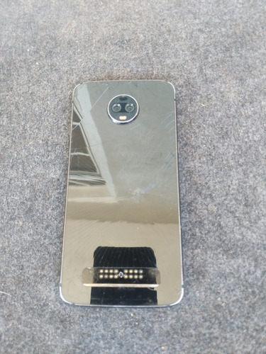 Celular Libre Moto Z3 Play + Moto Mod Power Pack Bundle (Usado)