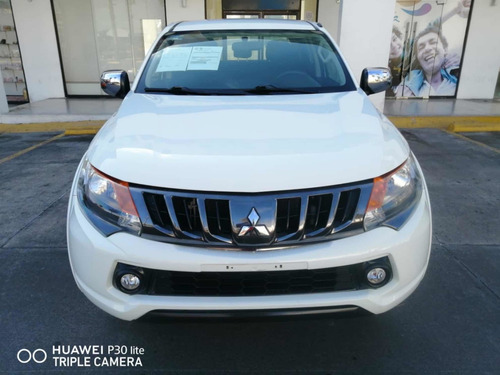Imagen 3 de 12 de Mitsubishi L200 2018 2.4 Cabina Doble 4x2 Mt