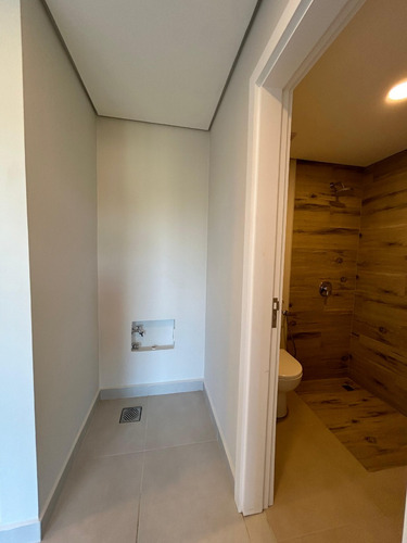 Vendo Departamento A Estrenar En El Edificio Zuba 9 De Encarnación: 2 Habitaciones Y 1 Baño