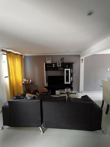Imagen 2 de 13 de Townhouse En Venta, Ubicado En La Cumaca. Riviera Country