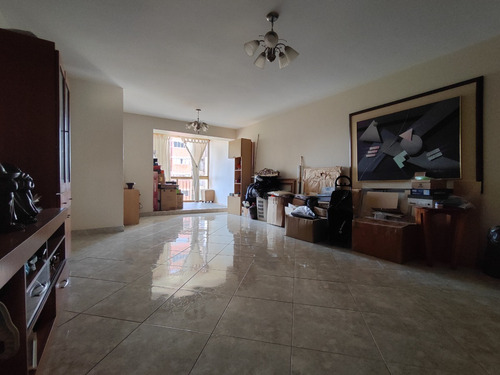 Apartamento En La Avenida Rómulo Gallegos