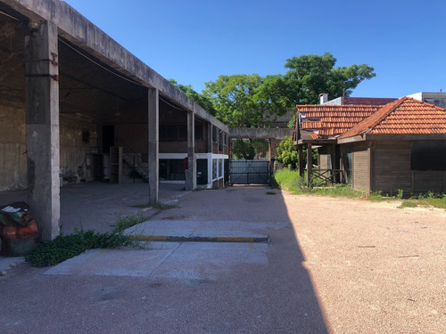 Imagen 3 de 15 de Gran Predio/local En Reducto- 3 Oficinas 2 Baños