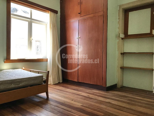 Casa En Arriendo De 7 Dorm. En Valdivia