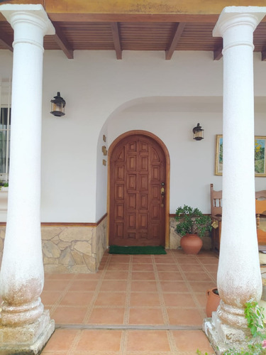Best House Vende Linda Casa En La Cooperativa Guaicaipuro, Los Teques.