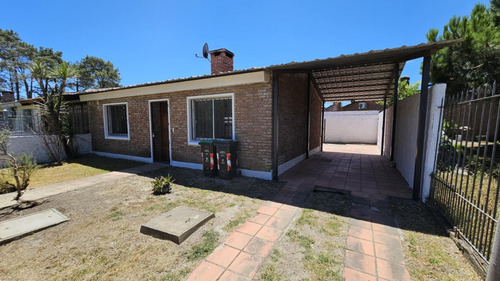 Ml Propiedades Alquila, Excelente Casa ,estilo Chalet Clásico De Dos Aguas, 2 Dormitorios, Jardín, Fondito, Calefactor Alto Rendimiento, A Pasos De Giannattasio.