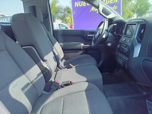 Chevrolet Silverado 4.3 V6 1500 WT Cabina Regular 4x2 At