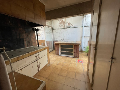 Imagen 19 de 29 de Casa 4 Dormitorios En Planta Baja, Almagro, Cochera, Patio, Terraza Con Parrilla. A Metros De Av. Córdoba