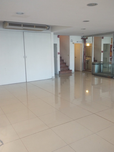 Se Vende Local Logístico Excelente Zona De Montevideo