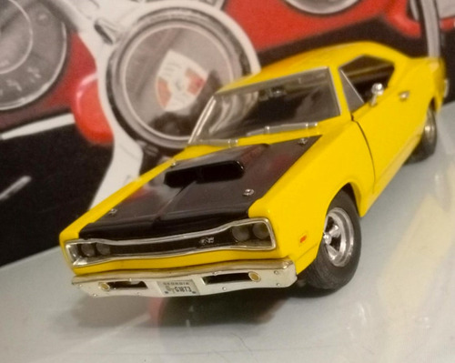 Dodge Coronetsuper Bee 1969. Esc 1/24 Motormax. Impecable.