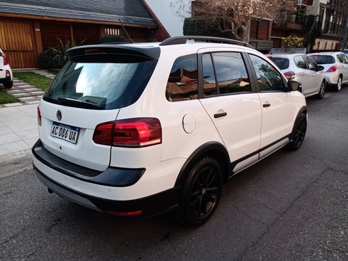 Imagen 12 de 15 de Volkswagen Suran Track 1.6 2017 Con Gnc 98.000 Kms