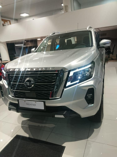 Imagen 3 de 25 de Nissan Frontier 2023 2.3bt Platinum 4x4 At L22