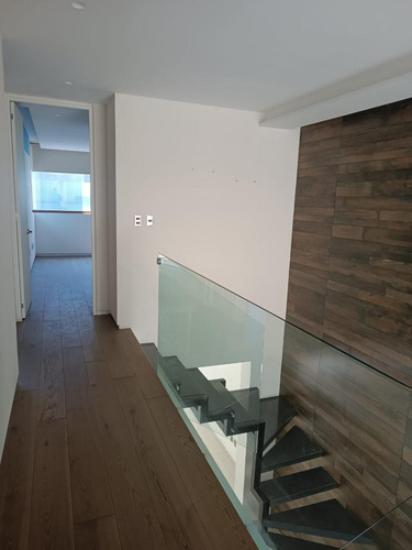 Departamento En Renta, Dos Niveles, Excelente Ubicación.