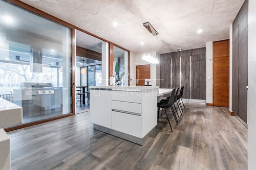 Casa En Venta De 6d/5b En Colina