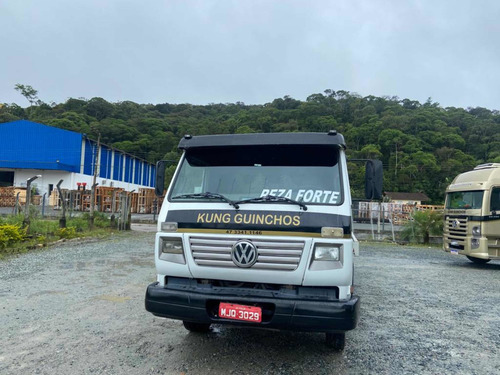 Imagem 2 de 8 de Volkswagen 8.120