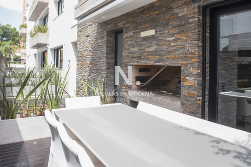 Apartamento Unico Frente Al Mar, Zona Puerto Con Piscina Propia.