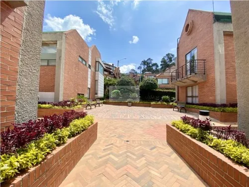 Casa Bosque De Pinos Con Terraza