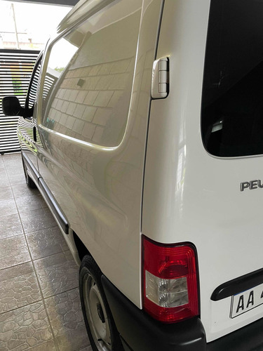 Imagen 12 de 13 de Peugeot Partner 2016 1.6 Hdi Furgon Confort