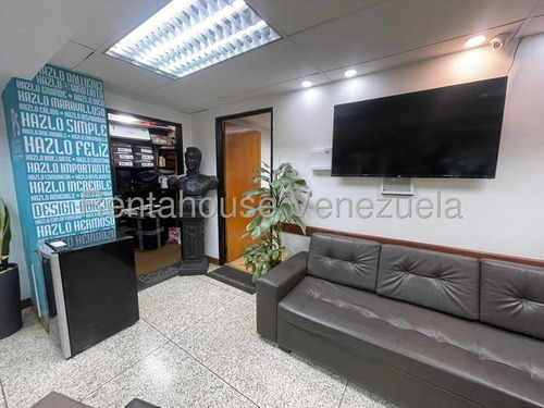 Oficina Completamente Operativa En Venta En Los Cortijos, 25-17194