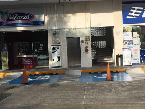 Local En Renta En Plaza Comercial. Jardín Tetela, Cuernavaca