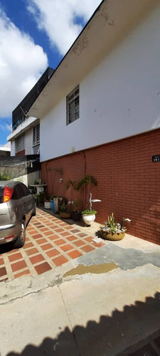 Imagen 1 de 10 de Vendo Casa 212m2 5h/3b/5p La California Sur 3820