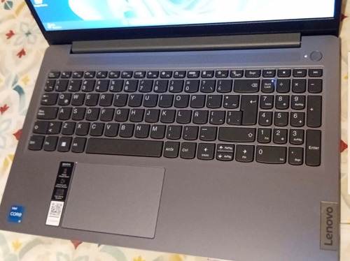 Laptop Lenovo Ideapad Slim 3 Gris (Usado)